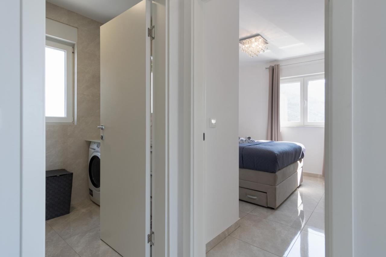 Sea View Apartment With Parking - Dina Makarska Exterior photo