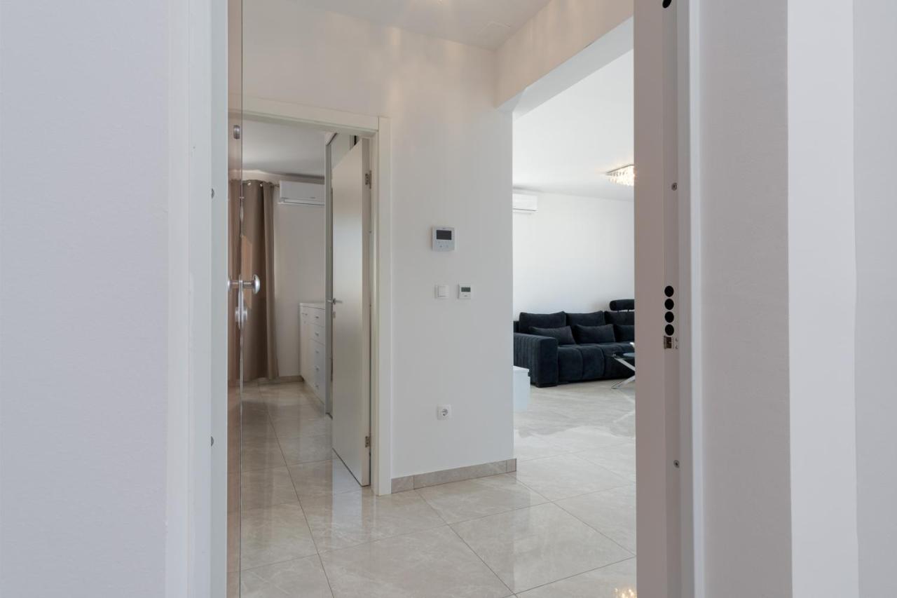 Sea View Apartment With Parking - Dina Makarska Exterior photo